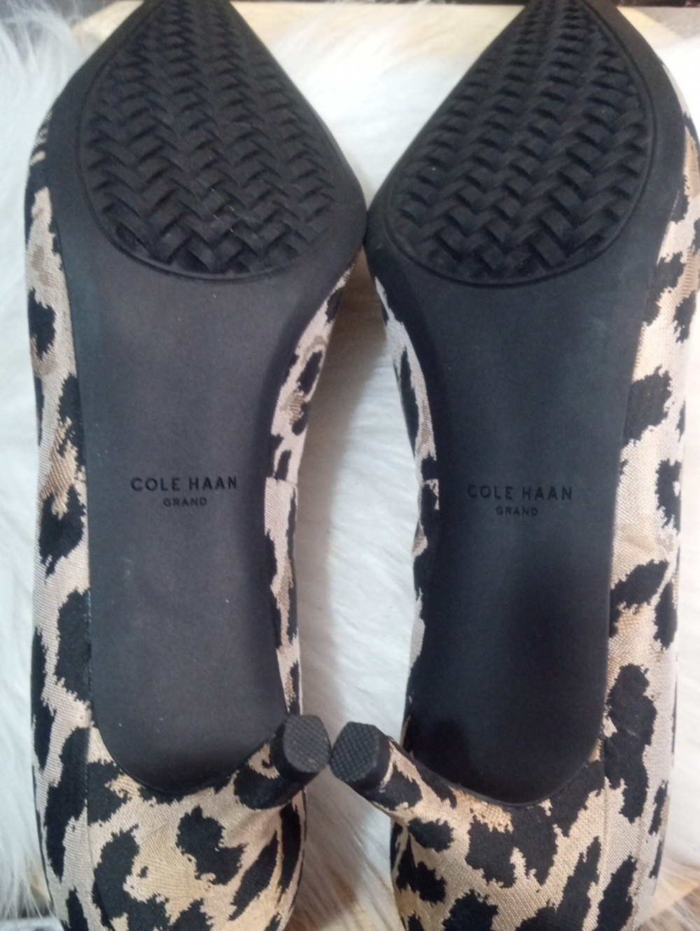 COLE HAAN  THE GO TO PARK PUMP - Picture 11 of 11